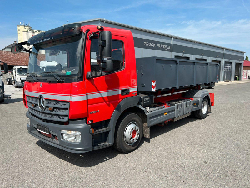 Mercedes-Benz ATEGO 1524, ABROLLKIPPER HIAB 1570MM - Truk flatbed, Truk derek: gambar 1 Mercedes-Benz ATEGO 1524, ABROLLKIPPER HIAB 1570MM - Truk flatbed, Truk derek: gambar 1