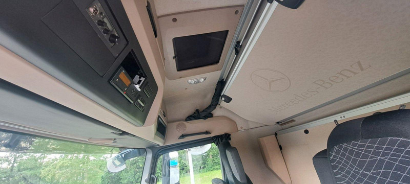 Truk pengangkut hewan Mercedes-Benz Actros 1851: gambar 13 Truk pengangkut hewan Mercedes-Benz Actros 1851: gambar 13