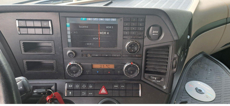 Truk pengangkut hewan Mercedes-Benz Actros 1851: gambar 12 Truk pengangkut hewan Mercedes-Benz Actros 1851: gambar 12