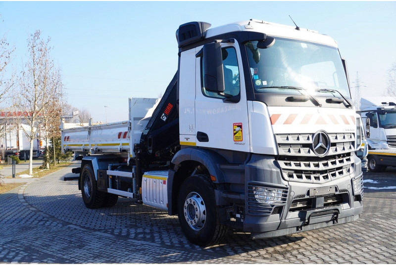 Mercedes-Benz Arocs 1833 3-Way Tipper Crane HIAB X-DUO 128 B - Truk jungkit, Truk derek: gambar 5 Mercedes-Benz Arocs 1833 3-Way Tipper Crane HIAB X-DUO 128 B - Truk jungkit, Truk derek: gambar 5