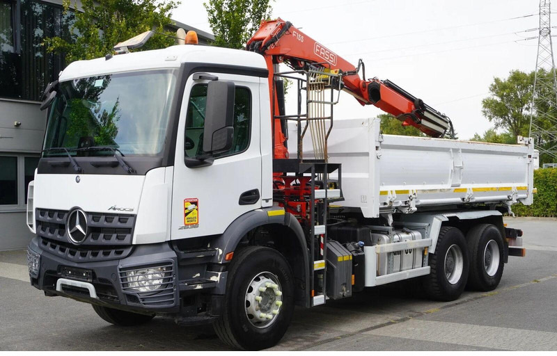 Mercedes-Benz Arocs 2636 - 3 way tipper + crane 6x4 - Truk jungkit, Truk derek: gambar 1 Mercedes-Benz Arocs 2636 - 3 way tipper + crane 6x4 - Truk jungkit, Truk derek: gambar 1