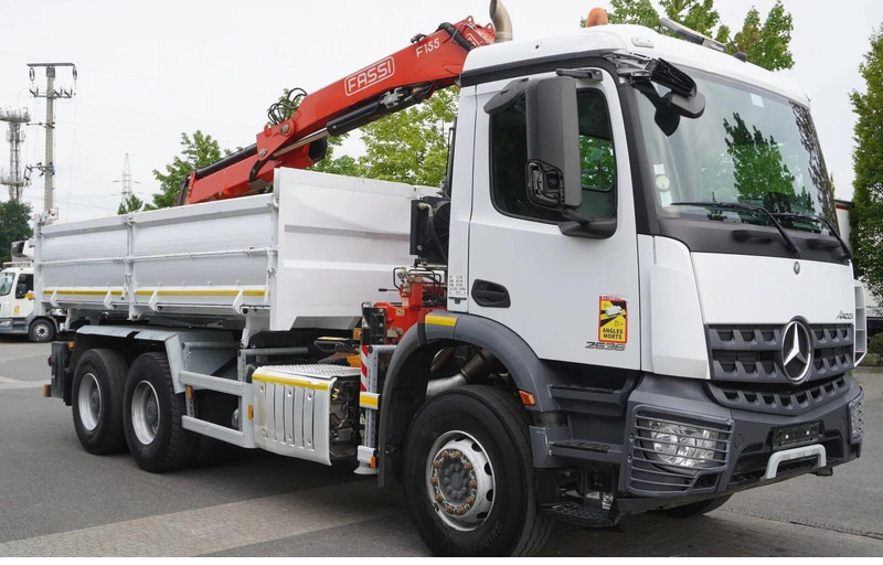 Mercedes-Benz Arocs 2636 - 3 way tipper + crane 6x4 - Truk jungkit, Truk derek: gambar 2 Mercedes-Benz Arocs 2636 - 3 way tipper + crane 6x4 - Truk jungkit, Truk derek: gambar 2
