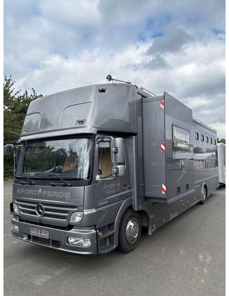 Mercedes-Benz Atego 1529 - Horse transporter - Truk pengangkut kuda: gambar 1 Mercedes-Benz Atego 1529 - Horse transporter - Truk pengangkut kuda: gambar 1