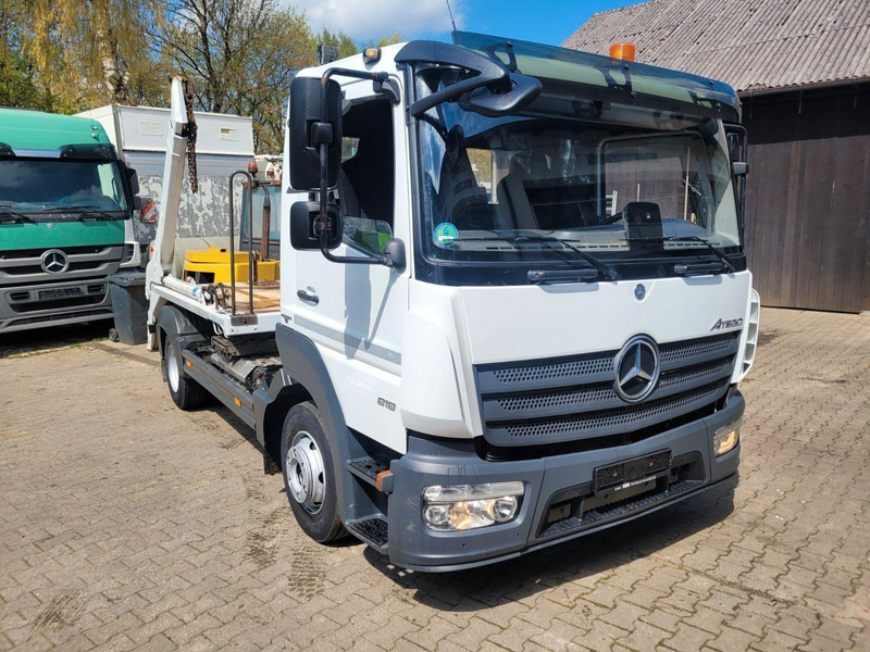 Mercedes-Benz Atego 818 Skip loader - Truk skip loader: gambar 2 Mercedes-Benz Atego 818 Skip loader - Truk skip loader: gambar 2