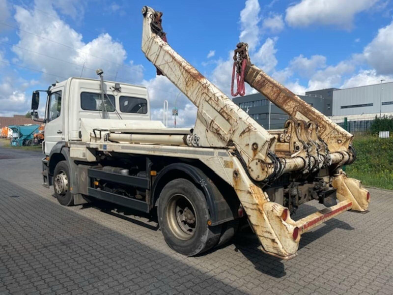 Mercedes-Benz Axor 1833 - Meiller AK12LT Absetzkipper - Truk skip loader: gambar 4 Mercedes-Benz Axor 1833 - Meiller AK12LT Absetzkipper - Truk skip loader: gambar 4