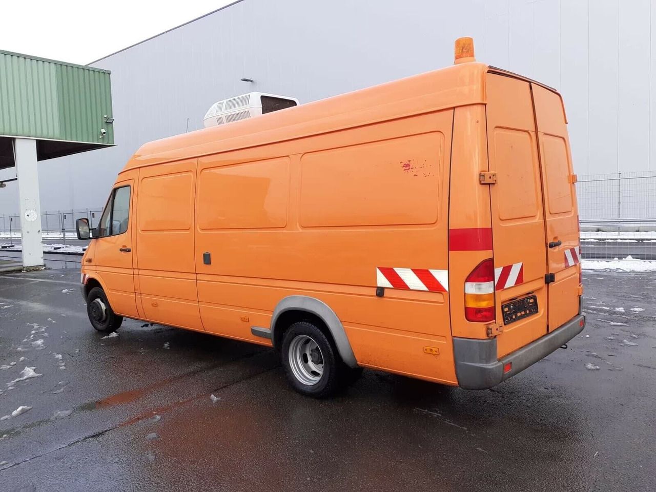 Mercedes-Benz Sprinter 413 - Van panel: gambar 5 Mercedes-Benz Sprinter 413 - Van panel: gambar 5