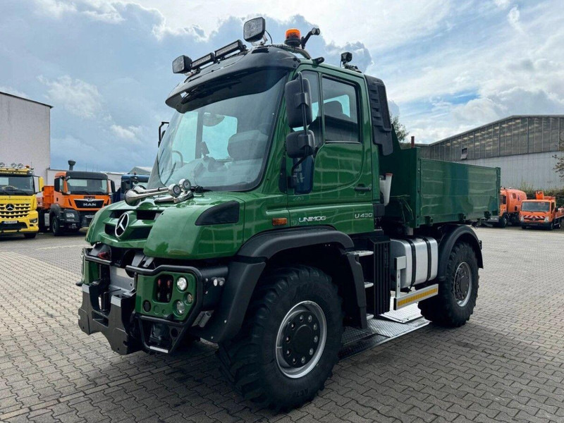 Mercedes-Benz Unimog U430 4x4 Tipper - Truk jungkit: gambar 1 Mercedes-Benz Unimog U430 4x4 Tipper - Truk jungkit: gambar 1