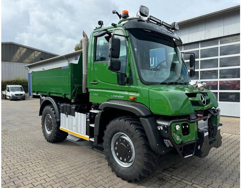 Mercedes-Benz Unimog U430 4x4 Tipper - Truk jungkit: gambar 3 Mercedes-Benz Unimog U430 4x4 Tipper - Truk jungkit: gambar 3