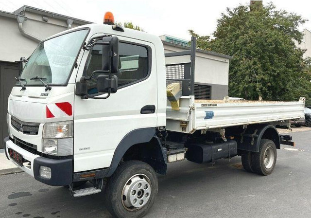 Mitsubishi Fuso 4x4 3 way tipper - Truk jungkit: gambar 1 Mitsubishi Fuso 4x4 3 way tipper - Truk jungkit: gambar 1