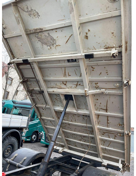 Mitsubishi Fuso 4x4 3 way tipper - Truk jungkit: gambar 5 Mitsubishi Fuso 4x4 3 way tipper - Truk jungkit: gambar 5