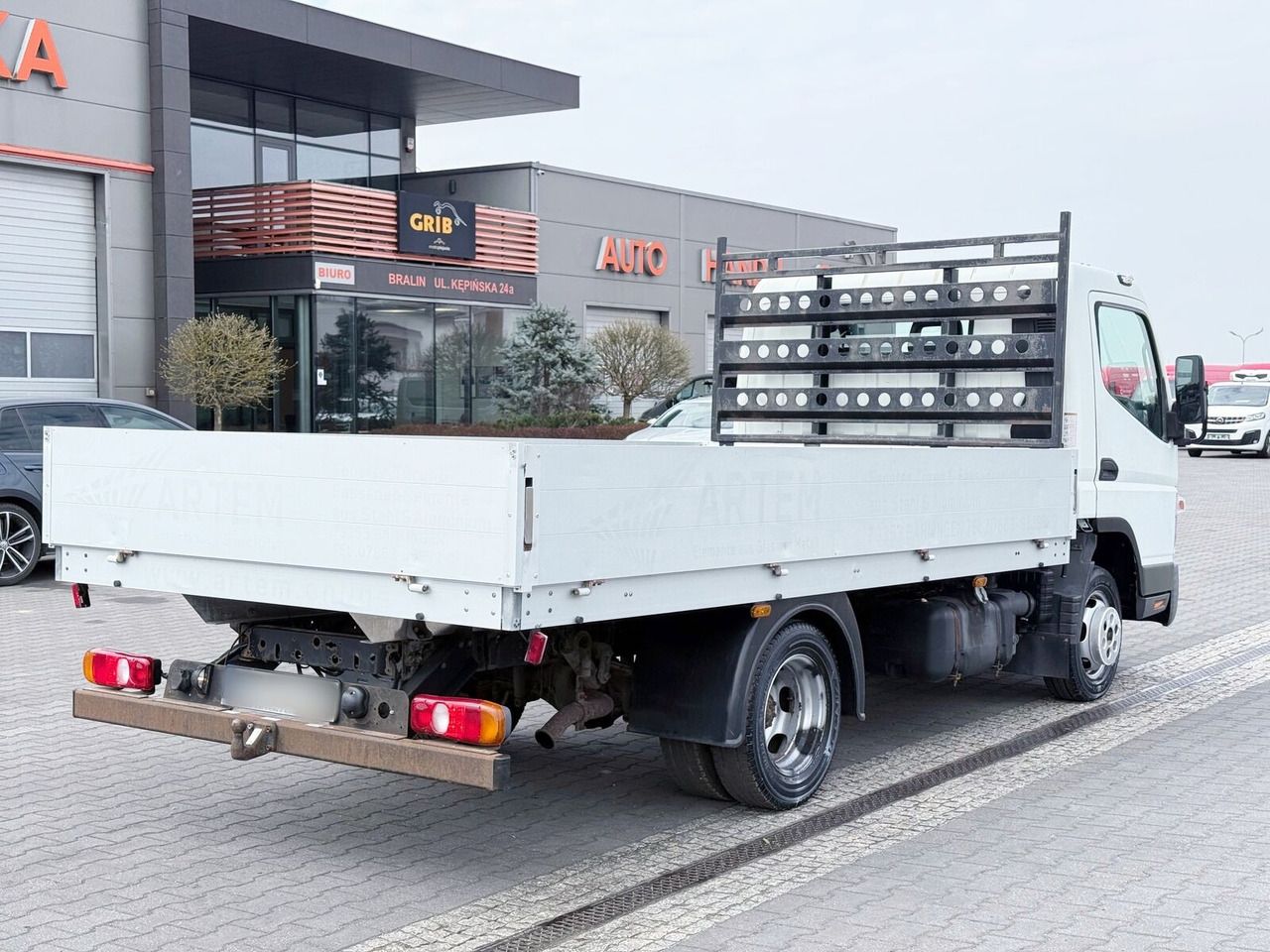 Mitsubishi Fuso Canter - Van flatbed: gambar 4 Mitsubishi Fuso Canter - Van flatbed: gambar 4
