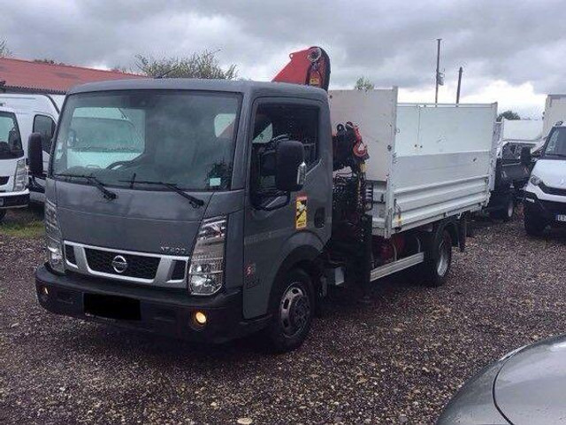 Nissan NT400 - Tipper+crane - Truk jungkit, Truk derek: gambar 1 Nissan NT400 - Tipper+crane - Truk jungkit, Truk derek: gambar 1