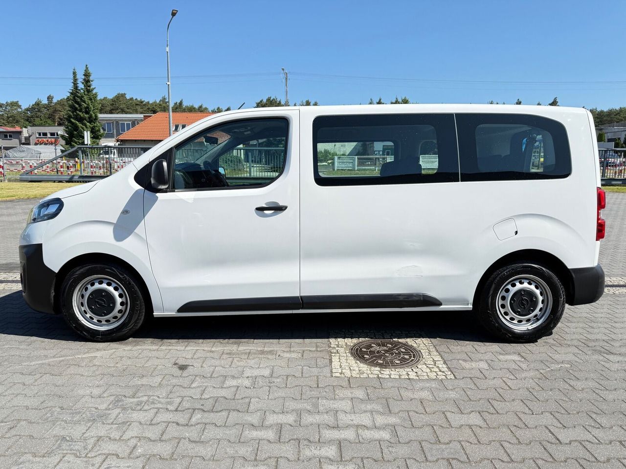 Opel Kombi 1.5 CDTI Compact 2,7t Enjoy 9-miejsc - Bus mini, Van penumpang: gambar 2 Opel Kombi 1.5 CDTI Compact 2,7t Enjoy 9-miejsc - Bus mini, Van penumpang: gambar 2