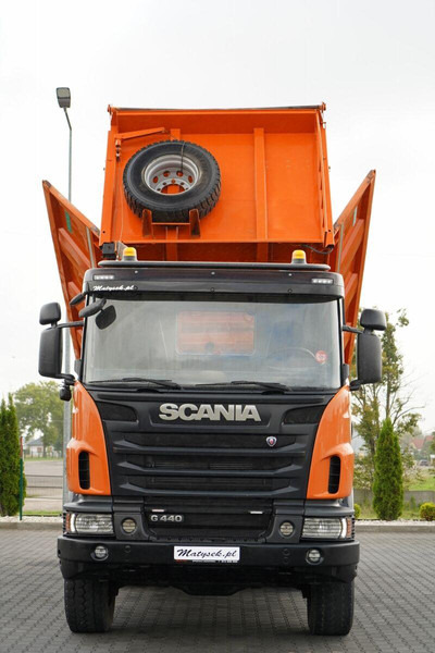 Scania G 440 / 6x6 / WYWROTKA TRZY-STRONNA / 2X HYDROBURTA / BOARDMATIC - Truk jungkit: gambar 2 Scania G 440 / 6x6 / WYWROTKA TRZY-STRONNA / 2X HYDROBURTA / BOARDMATIC - Truk jungkit: gambar 2