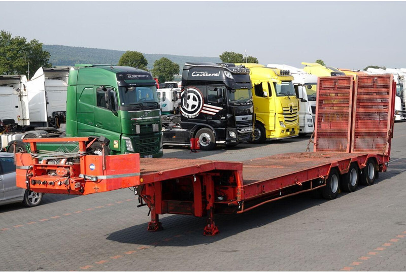 Verem NACZEPA LAWETA NISKOPODWOZIE / NAJAZDY HYDRAULICZNE / 3 OSIOWA / - Semi-trailer low bed: gambar 1 Verem NACZEPA LAWETA NISKOPODWOZIE / NAJAZDY HYDRAULICZNE / 3 OSIOWA / - Semi-trailer low bed: gambar 1