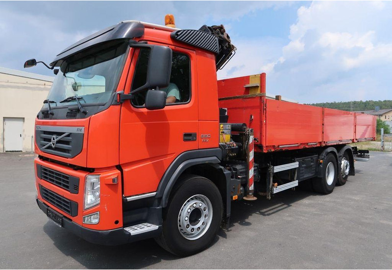 Volvo FM 330 6x2 - Truk flatbed, Truk derek: gambar 2 Volvo FM 330 6x2 - Truk flatbed, Truk derek: gambar 2