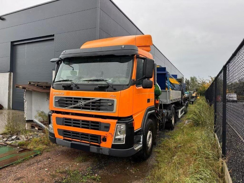 Truk flatbed, Truk derek Volvo FM - trailer equipped with a container system + crane: gambar 1