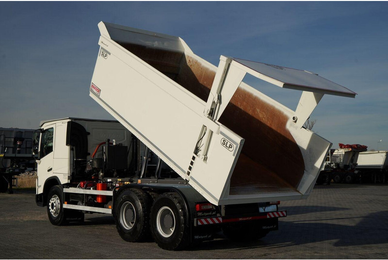 Volvo FMX 550 / 6x4 / WYWROTKA / WOZIDŁO / HARDOX / HYDRAULICZNA KLAPA - Truk jungkit: gambar 3 Volvo FMX 550 / 6x4 / WYWROTKA / WOZIDŁO / HARDOX / HYDRAULICZNA KLAPA - Truk jungkit: gambar 3