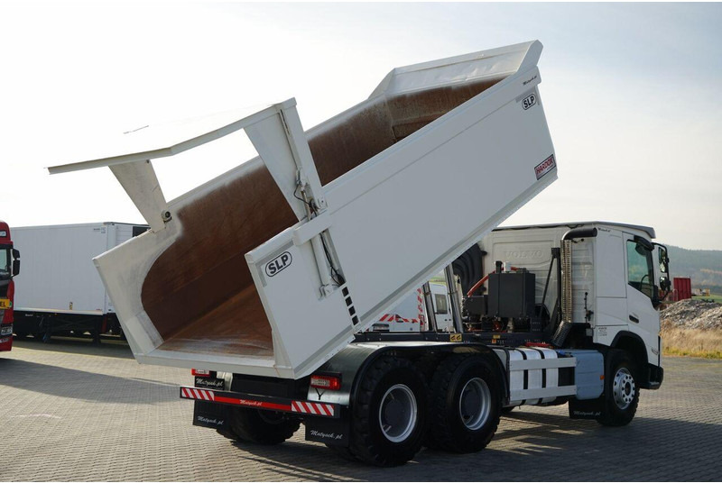 Volvo FMX 550 / 6x4 / WYWROTKA / WOZIDŁO / HARDOX / HYDRAULICZNA KLAPA - Truk jungkit: gambar 4 Volvo FMX 550 / 6x4 / WYWROTKA / WOZIDŁO / HARDOX / HYDRAULICZNA KLAPA - Truk jungkit: gambar 4