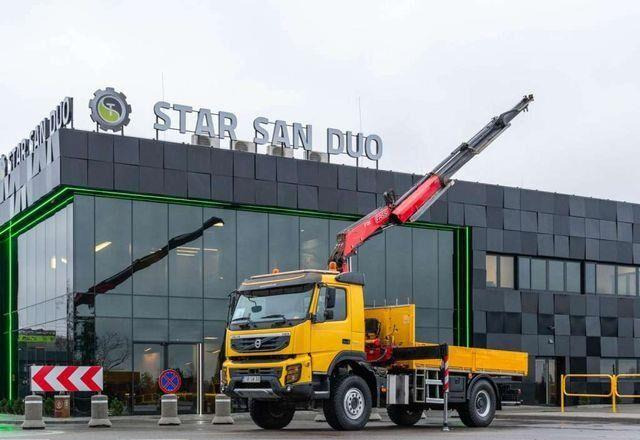 Volvo FMX330 4x4 FASSI F135A2.23 Crane Kran - Truk flatbed, Truk derek: gambar 1 Volvo FMX330 4x4 FASSI F135A2.23 Crane Kran - Truk flatbed, Truk derek: gambar 1
