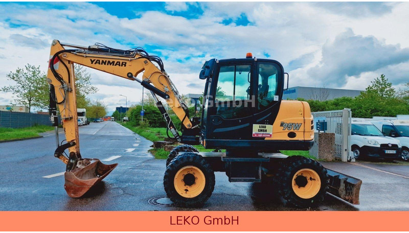 Yanmar B 95W Mit Drei Löffeln und Ein Hammer - Ekskavator roda: gambar 4 Yanmar B 95W Mit Drei Löffeln und Ein Hammer - Ekskavator roda: gambar 4