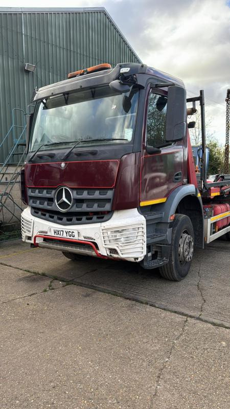 Mercedes Arocs1824 Ton Skip loader Arocs 1824 Skip Loader - Truk skip loader: gambar 2 Mercedes Arocs1824 Ton Skip loader Arocs 1824 Skip Loader - Truk skip loader: gambar 2