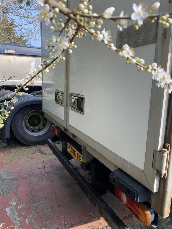 Mitsubishi Canter 7C18 7.5 Ton 18 ft Curtainsider - Truk dengan terpal samping: gambar 4 Mitsubishi Canter 7C18 7.5 Ton 18 ft Curtainsider - Truk dengan terpal samping: gambar 4