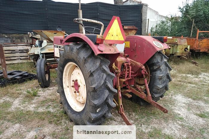 INTERNATIONAL 433 SA Farm Tractor | 2.5L Diesel | 4x2 | Brand New Tyres - Traktor: gambar 5 INTERNATIONAL 433 SA Farm Tractor | 2.5L Diesel | 4x2 | Brand New Tyres - Traktor: gambar 5