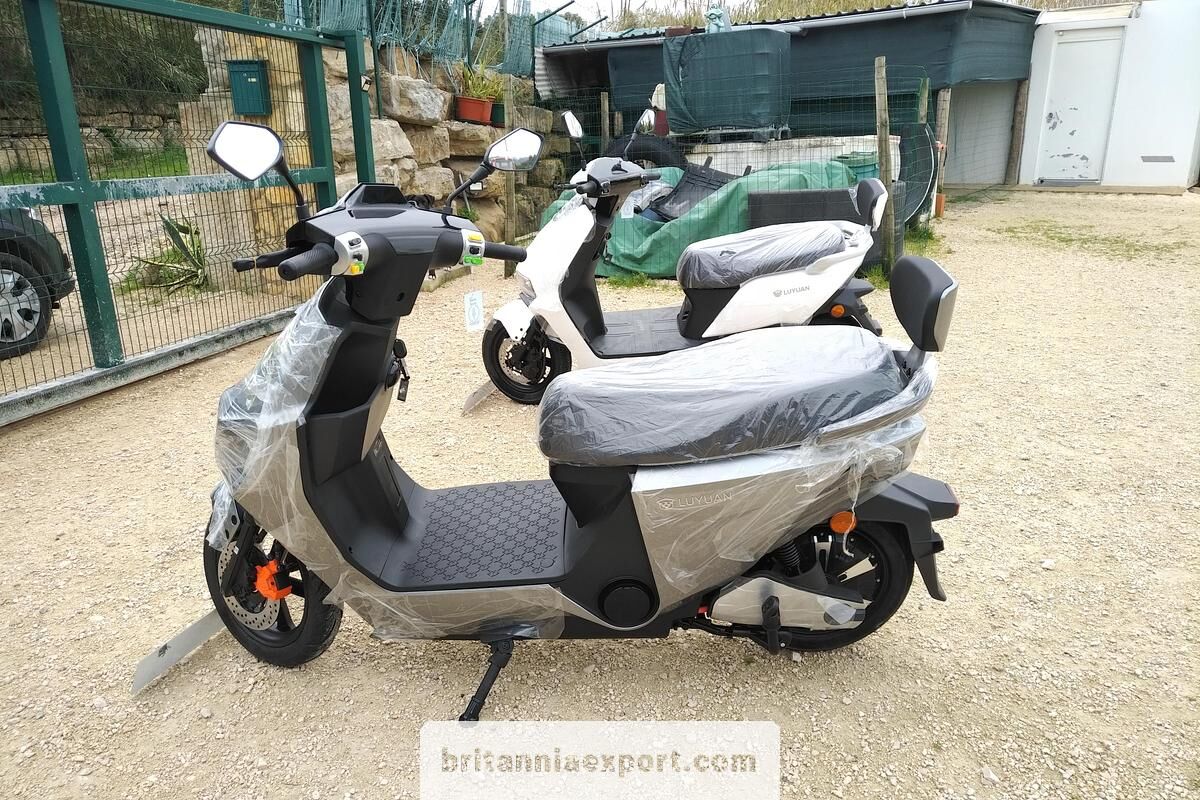 LUYUAN S90 Pro Max – 80 km/h Electric Scooter (125cc Class | NOT 45 km/h) - Sepeda motor: gambar 4 LUYUAN S90 Pro Max – 80 km/h Electric Scooter (125cc Class | NOT 45 km/h) - Sepeda motor: gambar 4