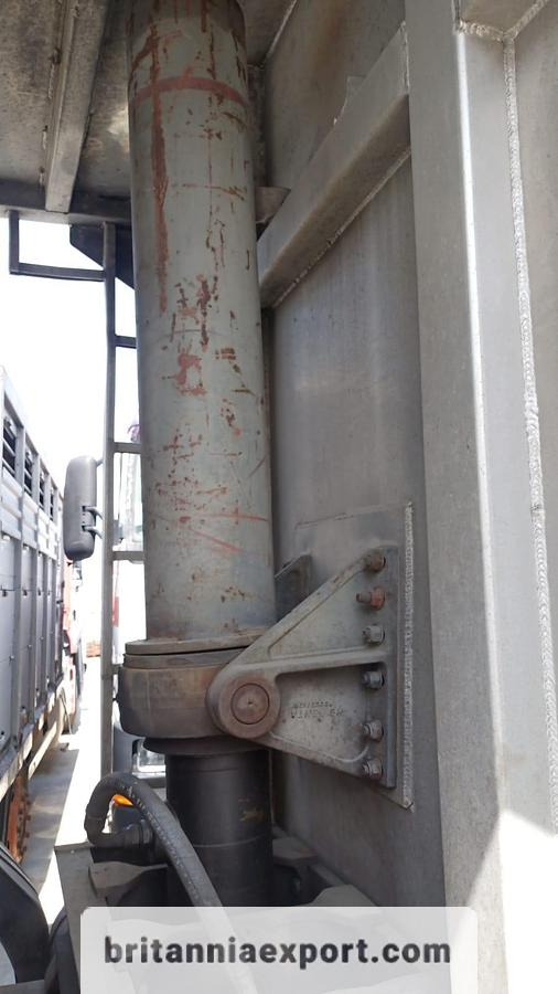 VOLVO FL7 260 Intercooler 6X2 Tipper – 26 Ton | 8 Tyres | Export Ready - Truk jungkit: gambar 5 VOLVO FL7 260 Intercooler 6X2 Tipper – 26 Ton | 8 Tyres | Export Ready - Truk jungkit: gambar 5