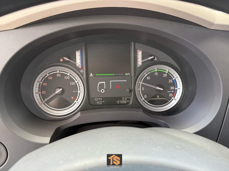 DAF LF 180 FA 12 TON - EURO 6 - AUTOMATIC - KOFFER/BOX - TOP! - Truk box: gambar 4 DAF LF 180 FA 12 TON - EURO 6 - AUTOMATIC - KOFFER/BOX - TOP! - Truk box: gambar 4