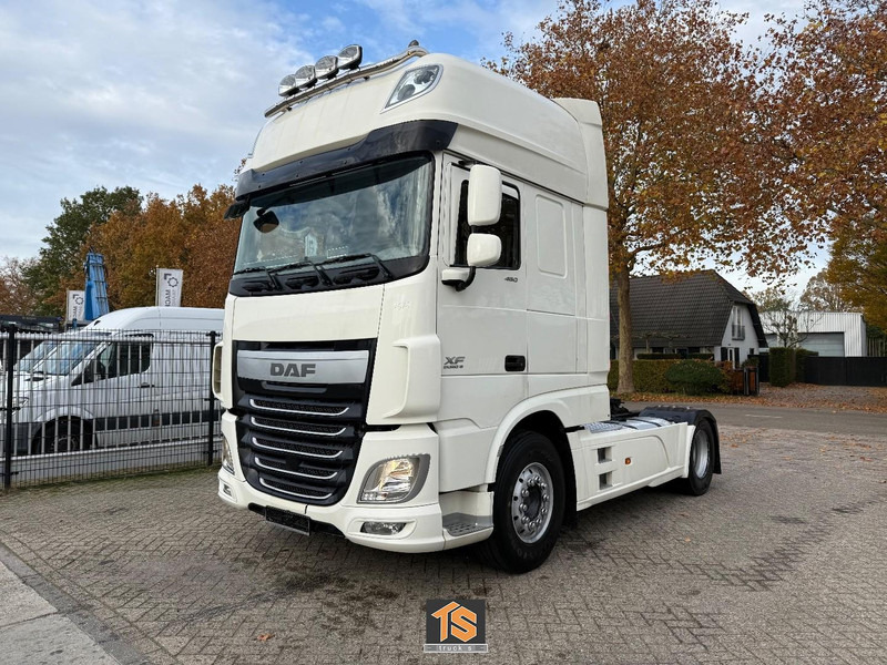 DAF FT XF 106.460 SSC RETARDER - KLIMA - 2 TANKS - GERMAN TRUCK - Tractor head: gambar 1 DAF FT XF 106.460 SSC RETARDER - KLIMA - 2 TANKS - GERMAN TRUCK - Tractor head: gambar 1