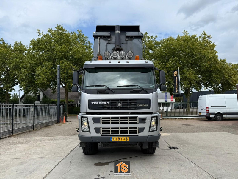 Volvo FM2000-T TERBERG 8X8 - EURO 5 - AUTOMATIC - KIPPER/TIPPER - NL TRUCK - ISOLATED HARDOX - TOP! - Truk jungkit: gambar 2 Volvo FM2000-T TERBERG 8X8 - EURO 5 - AUTOMATIC - KIPPER/TIPPER - NL TRUCK - ISOLATED HARDOX - TOP! - Truk jungkit: gambar 2