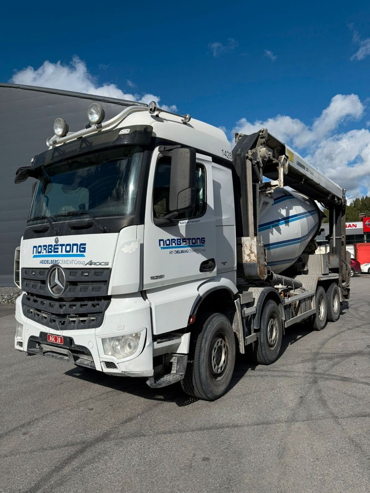 Mercedes-Benz 3251 / 9 m3 mixer + Liebher 12+4 - Truk pengaduk beton: gambar 3 Mercedes-Benz 3251 / 9 m3 mixer + Liebher 12+4 - Truk pengaduk beton: gambar 3