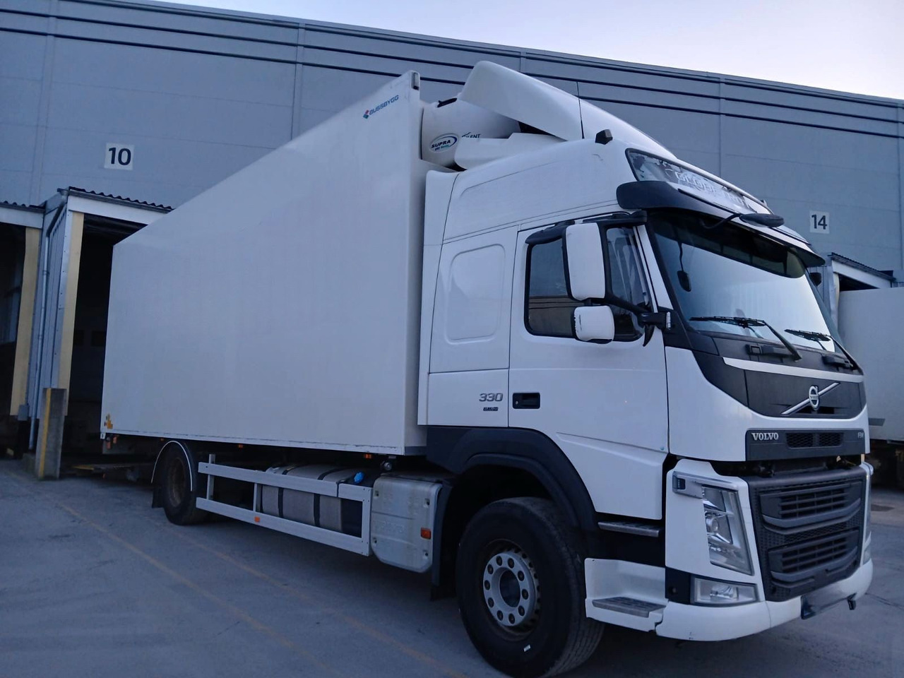 Volvo FM330 / Carrier Supra 850 nordic - Truk berpendingin: gambar 2 Volvo FM330 / Carrier Supra 850 nordic - Truk berpendingin: gambar 2