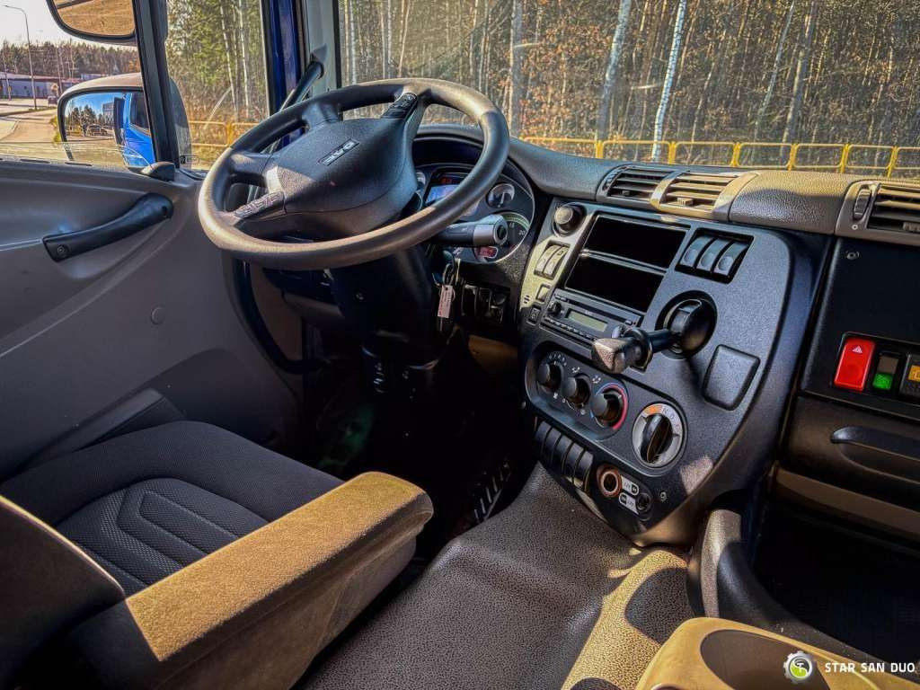 Truk derek baru DAF  CF 65 4x2 HIAB 144 E-3 HDS Crane Euro 5: gambar 17