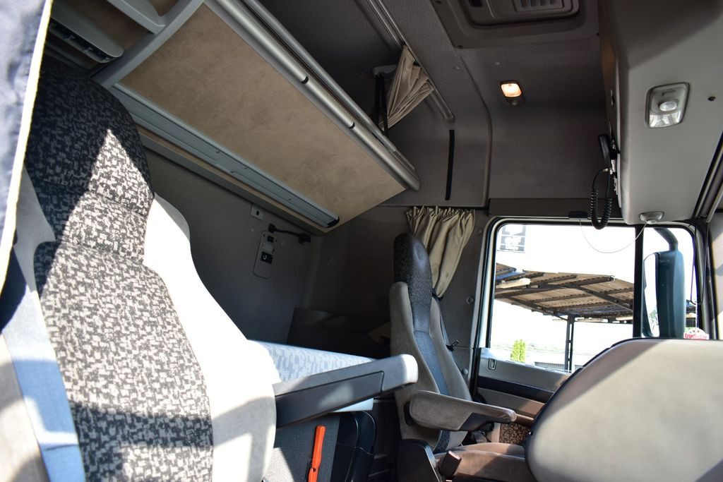 Truk derek, Truk flatbed DAF XF 105.410 4x2 FASSI F 190 Trailer: gambar 15 Truk derek, Truk flatbed DAF XF 105.410 4x2 FASSI F 190 Trailer: gambar 15