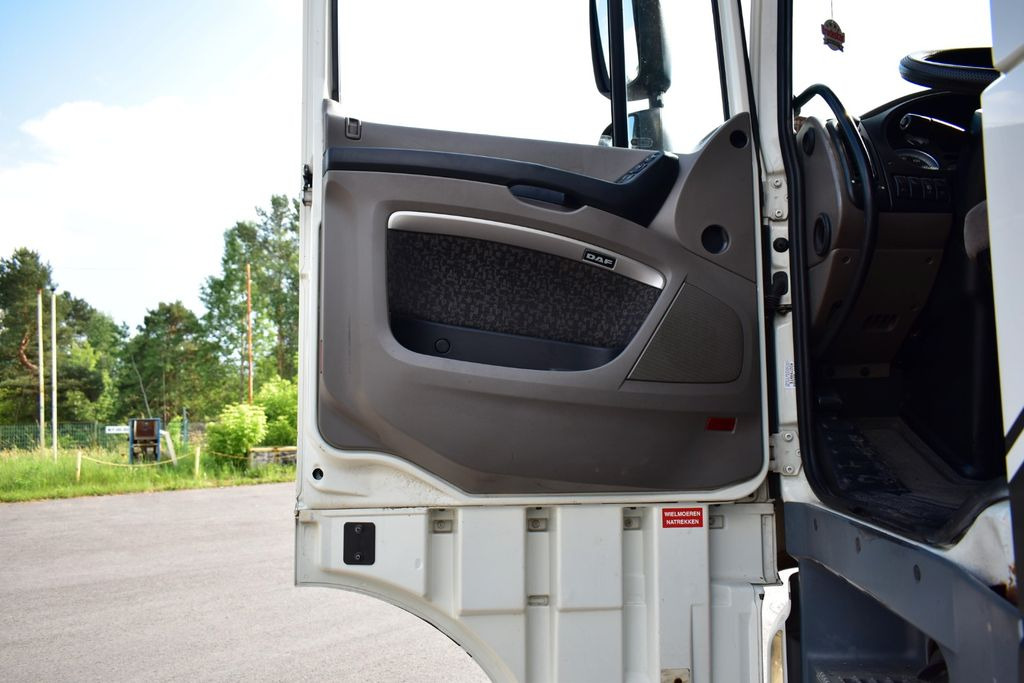 Truk derek, Truk flatbed DAF XF 105.410 4x2 FASSI F 190 Trailer: gambar 12 Truk derek, Truk flatbed DAF XF 105.410 4x2 FASSI F 190 Trailer: gambar 12