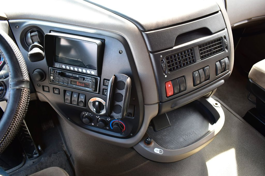 Truk derek, Truk flatbed DAF XF 105.410 4x2 FASSI F 190 Trailer: gambar 14 Truk derek, Truk flatbed DAF XF 105.410 4x2 FASSI F 190 Trailer: gambar 14