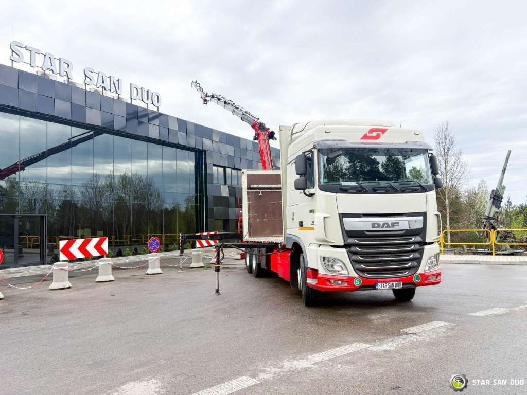 DAF XF 440 6x2 Fassi F365 FLY JIBCranePallet Grippe - Truk derek: gambar 2 DAF XF 440 6x2 Fassi F365 FLY JIBCranePallet Grippe - Truk derek: gambar 2