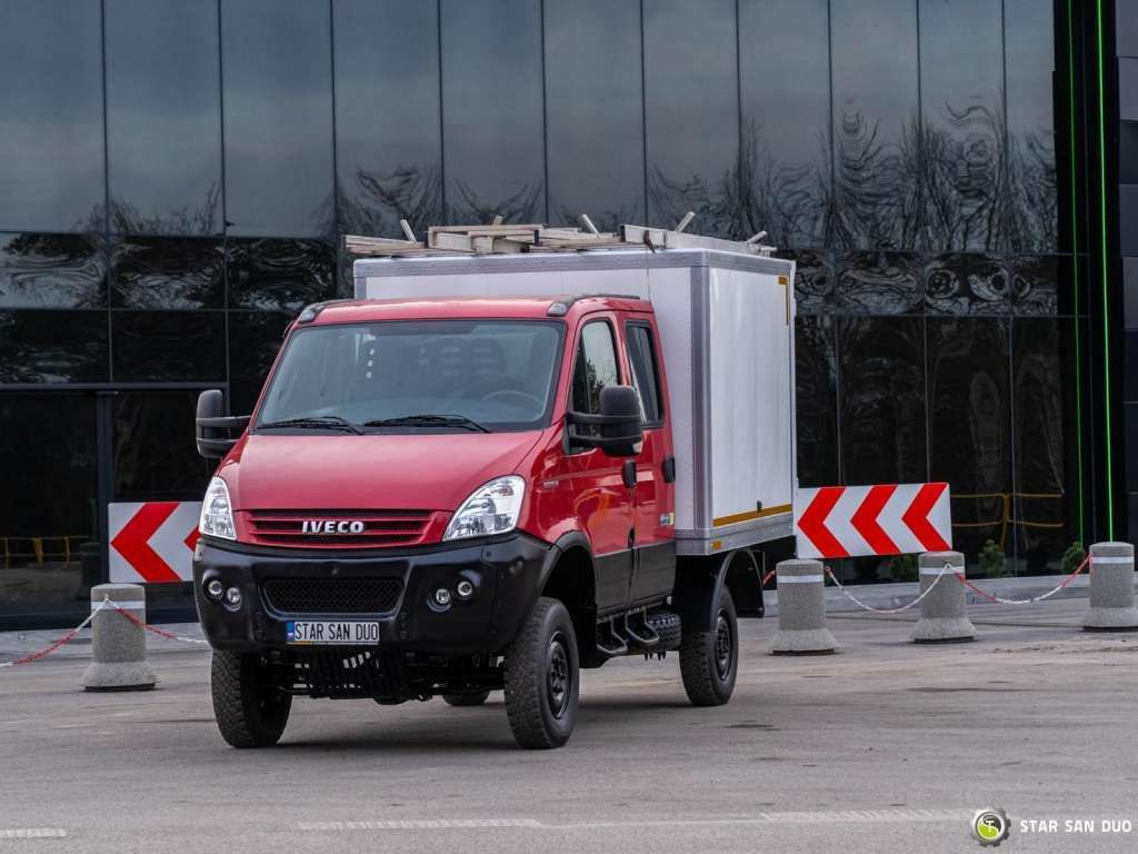 Iveco DAILY 4X4 OFFROAD CAMPER BOX DOKA Iveco DAILY 4X4 OFFROAD CAMPER BOX DOKA - Truk sasis: gambar 2 Iveco DAILY 4X4 OFFROAD CAMPER BOX DOKA Iveco DAILY 4X4 OFFROAD CAMPER BOX DOKA - Truk sasis: gambar 2