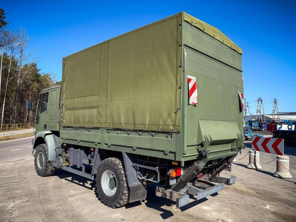 Iveco EUROCARGO 4x4 Offroad Camper Winde - Truk dengan terpal samping: gambar 4 Iveco EUROCARGO 4x4 Offroad Camper Winde - Truk dengan terpal samping: gambar 4