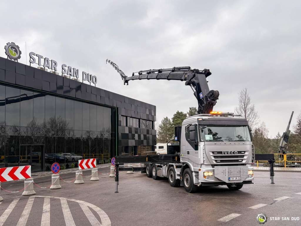 Iveco STRALIS AS320S50Y 8x2 HMF 8520-0K6 FLY JIB Winc - Truk derek: gambar 1 Iveco STRALIS AS320S50Y 8x2 HMF 8520-0K6 FLY JIB Winc - Truk derek: gambar 1