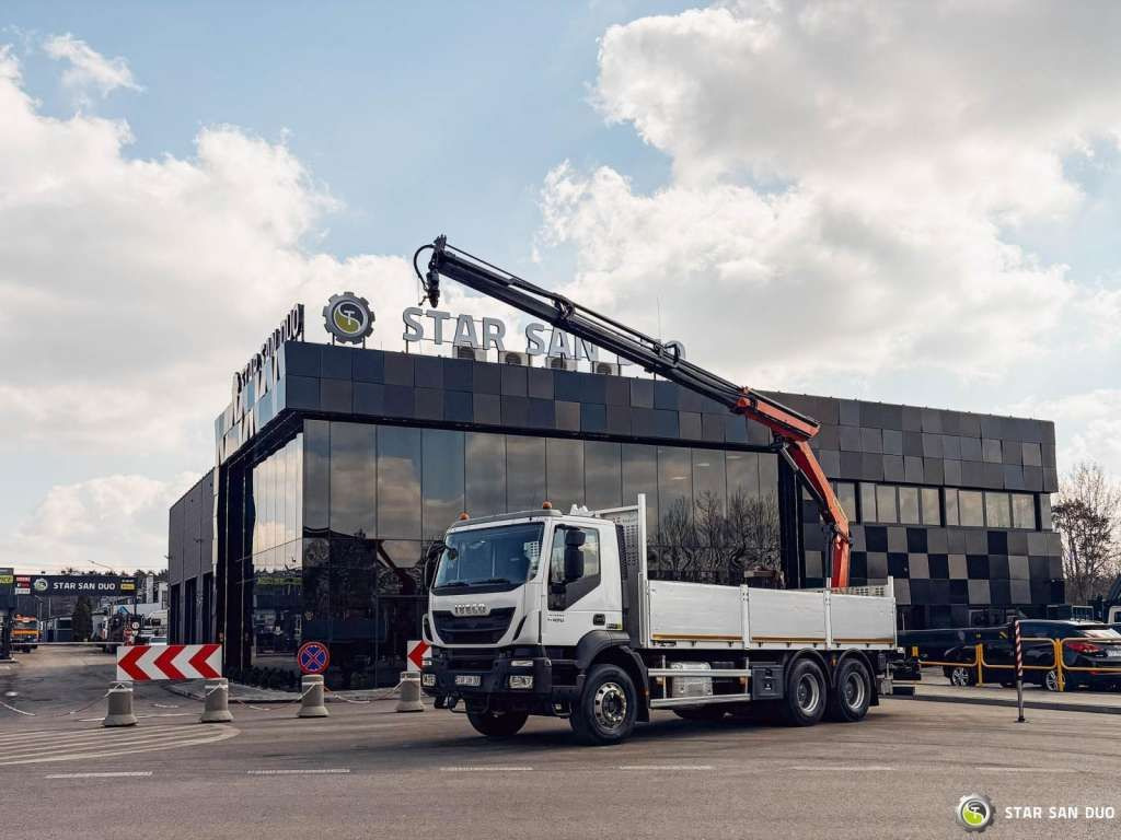 Iveco TRAKKER 450 6x4 PALFINGER PK 18502 SH Rotator - Truk derek: gambar 1 Iveco TRAKKER 450 6x4 PALFINGER PK 18502 SH Rotator - Truk derek: gambar 1