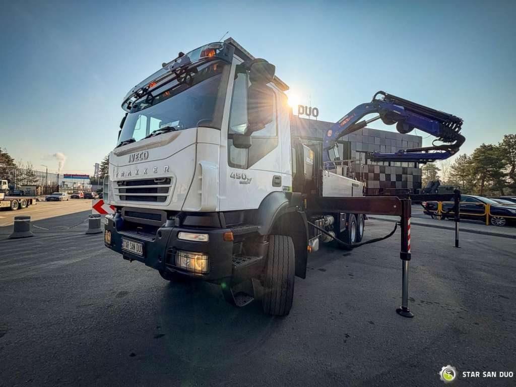 Iveco TRAKKER 450 6x6 PM41S FLY JIB Crane Kipper - Truk derek: gambar 4 Iveco TRAKKER 450 6x6 PM41S FLY JIB Crane Kipper - Truk derek: gambar 4