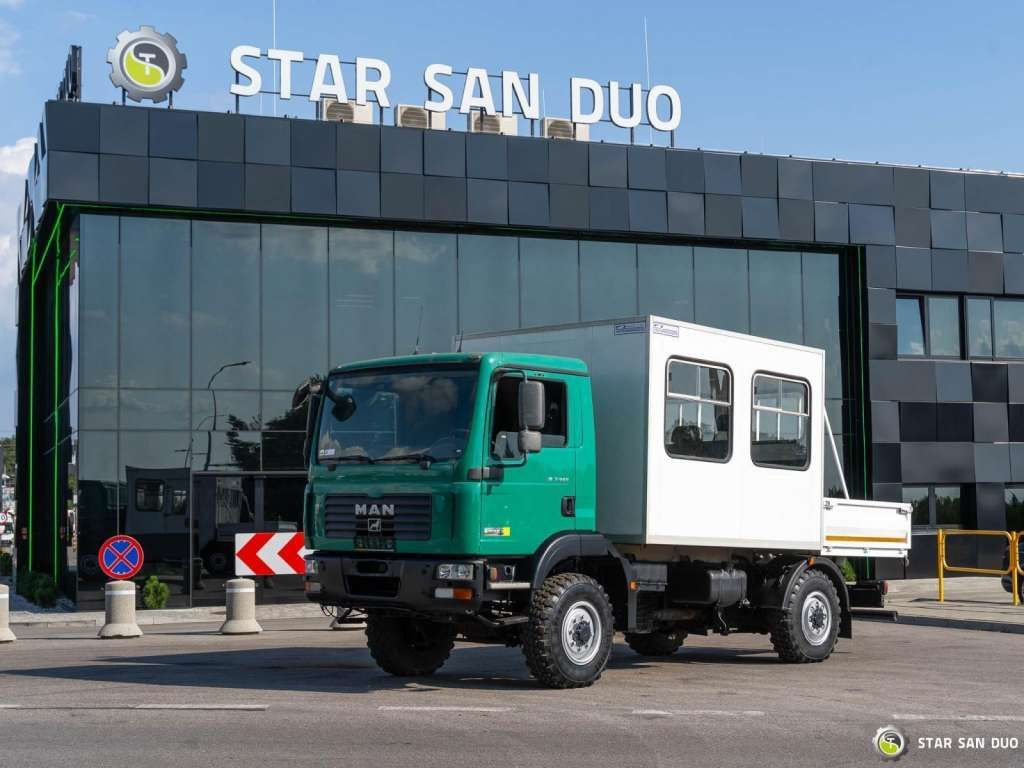 MAN TGM 13.240 4x4 BL Double Cab Camper BUS - Truk sasis: gambar 5 MAN TGM 13.240 4x4 BL Double Cab Camper BUS - Truk sasis: gambar 5