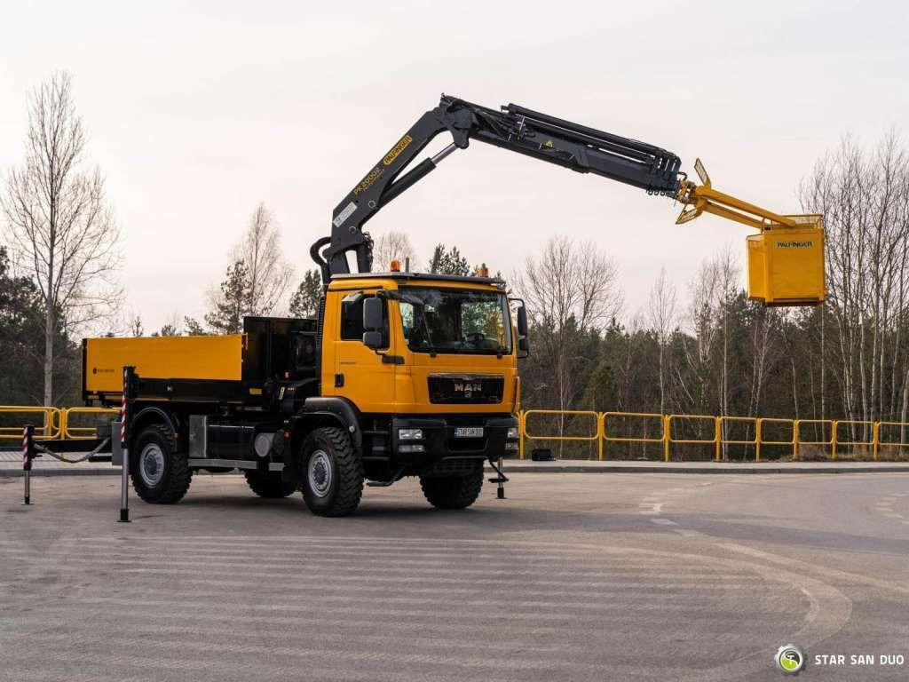 MAN TGM 18.340 4x4 PALFINGER PK 20002 CRANE BASKET MAN TGM 18.340 4x4 PALFINGER PK 20002 CRANE BASKET - Truk derek, Truk flatbed: gambar 2 MAN TGM 18.340 4x4 PALFINGER PK 20002 CRANE BASKET MAN TGM 18.340 4x4 PALFINGER PK 20002 CRANE BASKET - Truk derek, Truk flatbed: gambar 2