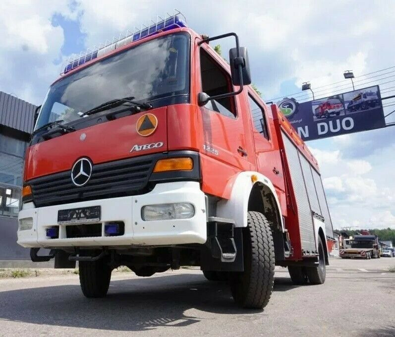 Mercedes-Benz 4x4 ATEGO 1225 Firebrigade Feuerwehr - Truk pemadam kebakaran: gambar 3 Mercedes-Benz 4x4 ATEGO 1225 Firebrigade Feuerwehr - Truk pemadam kebakaran: gambar 3