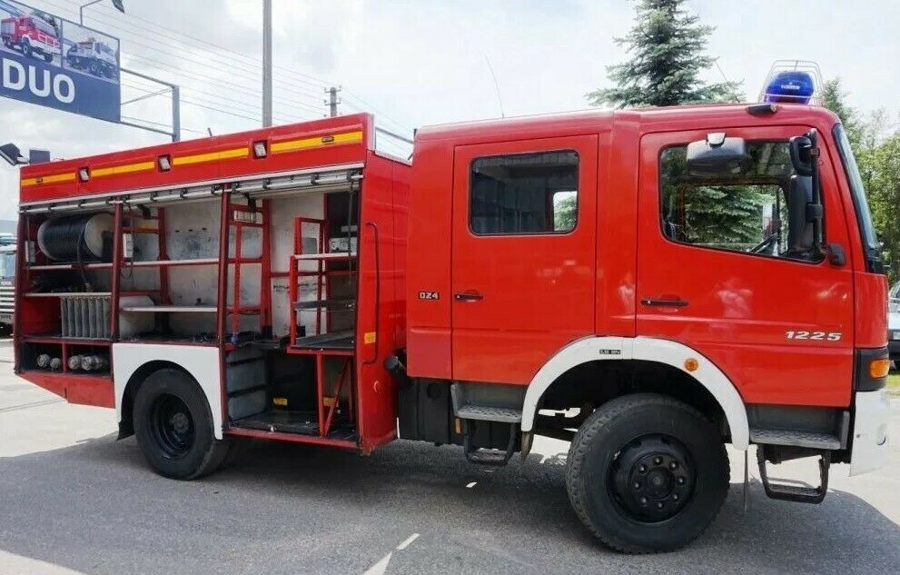 Mercedes-Benz 4x4 ATEGO 1225 Firebrigade Feuerwehr - Truk pemadam kebakaran: gambar 4 Mercedes-Benz 4x4 ATEGO 1225 Firebrigade Feuerwehr - Truk pemadam kebakaran: gambar 4
