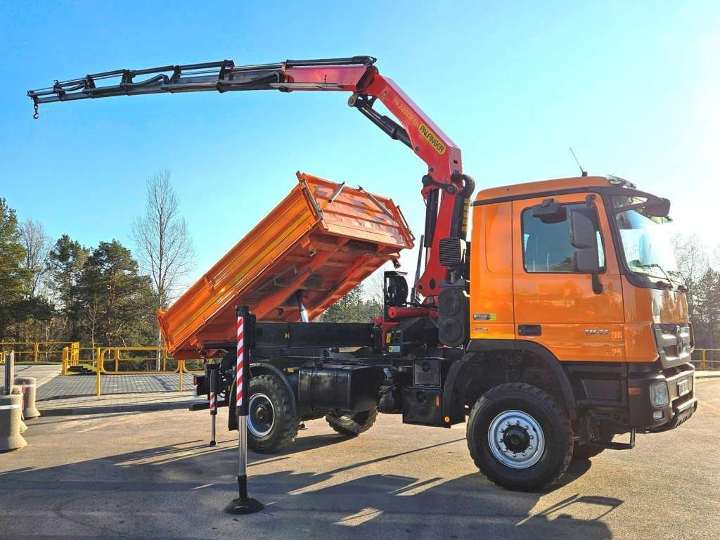 Mercedes-Benz ACTROS 1841 4x4 PALFINGER PK 22002 CRANE KIPER - Truk jungkit, Truk derek: gambar 2 Mercedes-Benz ACTROS 1841 4x4 PALFINGER PK 22002 CRANE KIPER - Truk jungkit, Truk derek: gambar 2